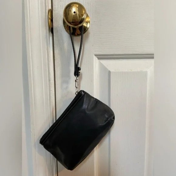 Vintage ECU!!! Black leather COACH wristlet with unbranded handle. - Picture 3 of 4